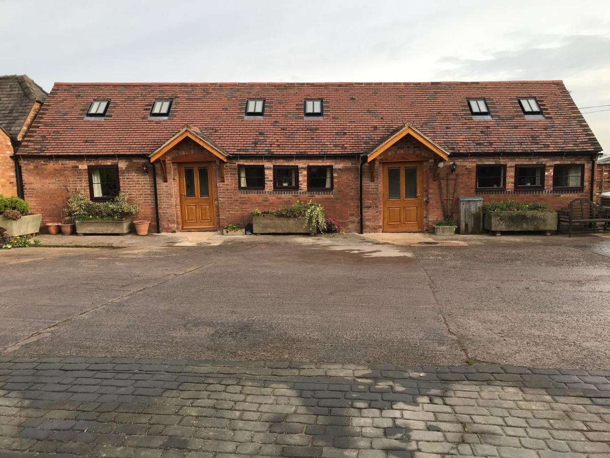 Nuneaton - Cottage - Sleeps 2 - Parking - Garden 外观 照片